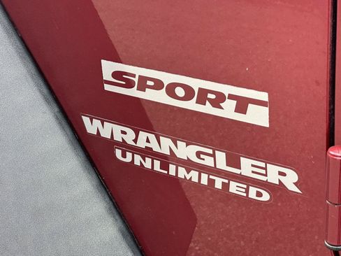 Used 2012 Jeep Wrangler Unlimited Sport AWD/4WD image 10