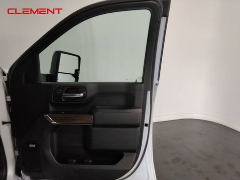 Used 2022 Chevrolet Silverado 2500 High Country w/ Safety Package II image 39