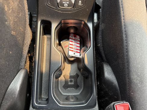 Used 2018 Jeep Renegade Latitude AWD/4WD image 23