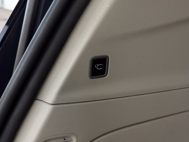 Used 2019 Chrysler Pacifica Touring-L FWD image 42