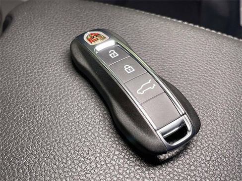 Used 2021 Porsche Macan image 46