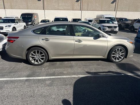Used 2015 Toyota Avalon XLE Touring w/ Preferred Accessory Package image 5