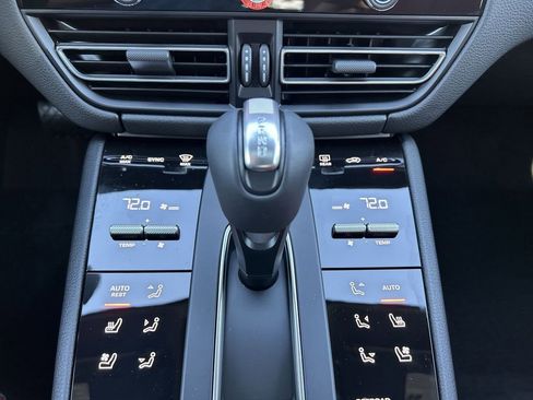 Certified 2025 Porsche Macan image 15