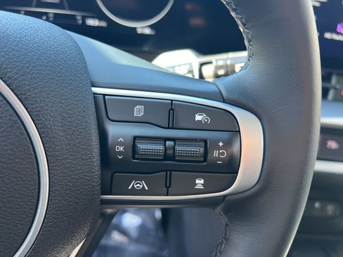 Certified 2025 Kia Sportage SX image 17