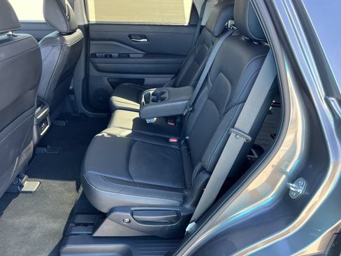Used 2022 Nissan Pathfinder SL w/ Cargo Package FWD image 10