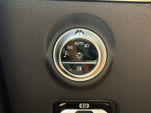 Used 2024 Mercedes-Benz C 300 Sedan image 24