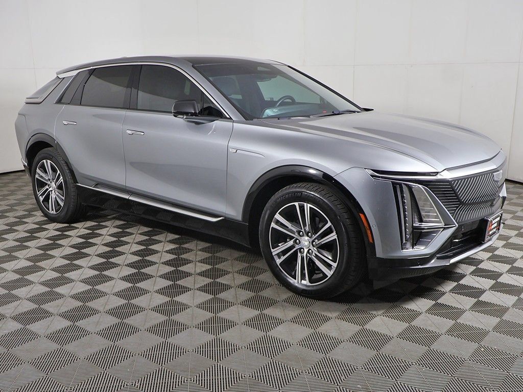 Used 2024 Cadillac Lyriq Luxury RWD image 2