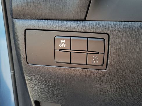 Used 2018 MAZDA MAZDA3 Sport FWD image 29