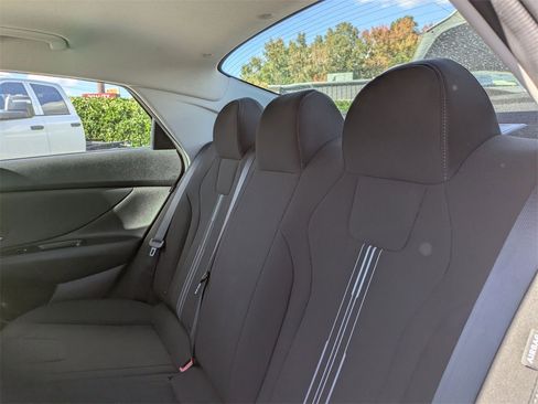 Used 2024 Hyundai Elantra SEL image 28