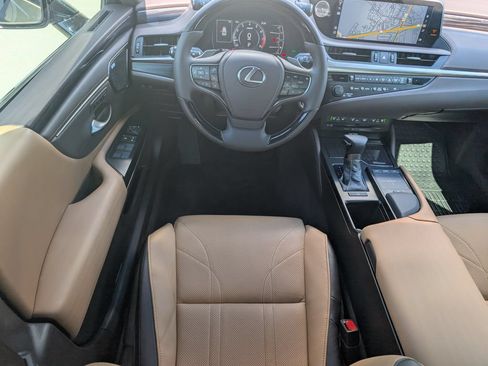 Used 2020 Lexus ES 350 Ultra Luxury w/ Accessory Package 2 FWD image 3