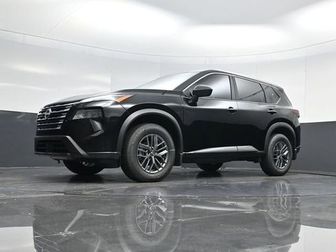 Used 2025 Nissan Rogue S image 38