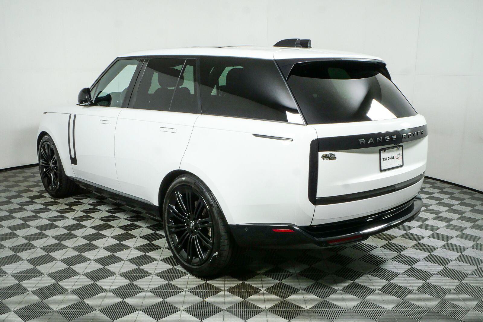 Used 2024 Land Rover Range Rover SE AWD/4WD image 32