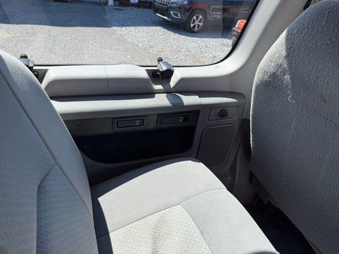 Used 2008 Ford E-350 and Econoline 350 Super Duty Wagon image 41