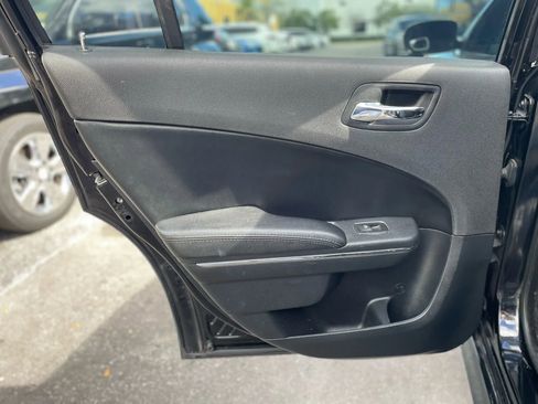 Used 2013 Dodge Charger SE RWD image 31