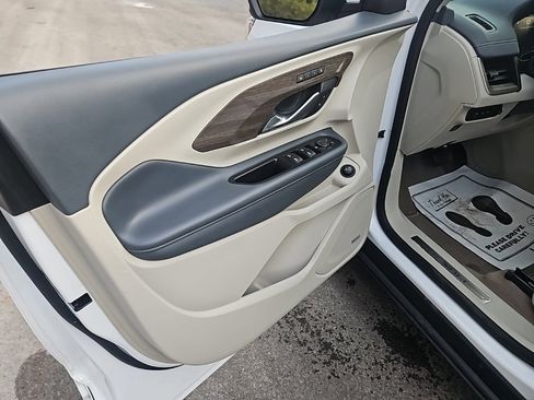 Used 2023 GMC Terrain Denali image 9