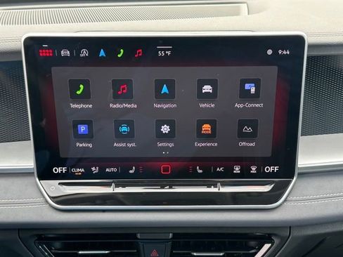 Certified 2025 Volkswagen Tiguan SE w/ Panoramic Sunroof Package AWD/4WD image 35
