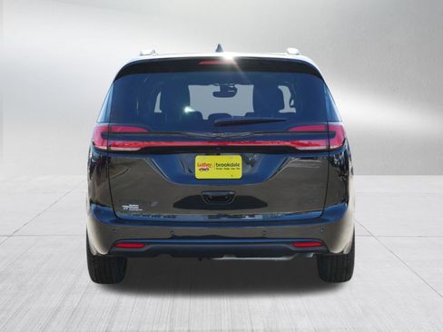 New 2026 Chrysler Pacifica Select w/ S Appearance Package image 6