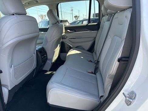 Used 2022 Jeep Grand Cherokee Overland image 5