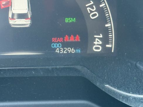 Used 2025 Toyota RAV4 XLE FWD image 18
