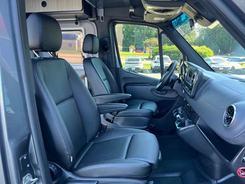 Used 2022 Mercedes-Benz Sprinter 2500 image 13