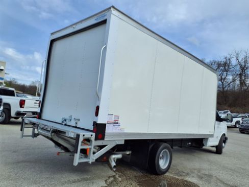 New 2026 GMC Savana 4500 w/ Power Convenience Package RWD image 18