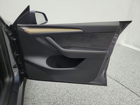Used 2023 Tesla Model Y Long Range image 19