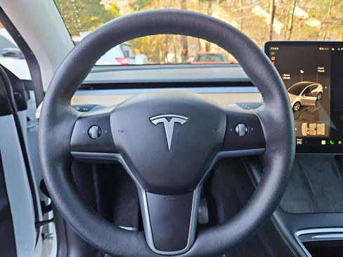 Used 2023 Tesla Model Y Long Range image 10