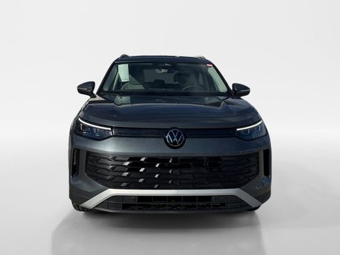 New 2025 Volkswagen Tiguan SE image 14