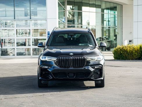 Used 2022 BMW X7 M50i image 2