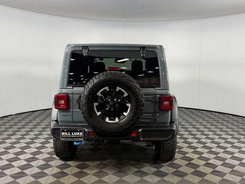 Used 2025 Jeep Wrangler Unlimited Rubicon 4xe w/ Technology Group AWD/4WD image 8