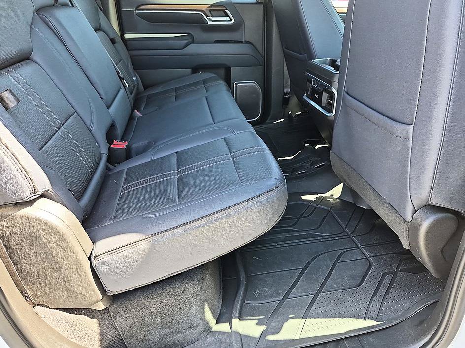 Used 2023 Chevrolet Silverado 1500 High Country AWD/4WD image 33
