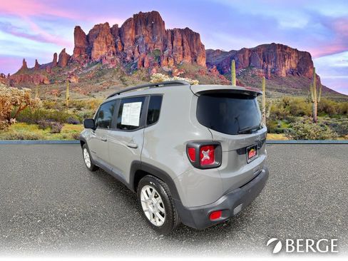 Used 2020 Jeep Renegade Latitude FWD image 4