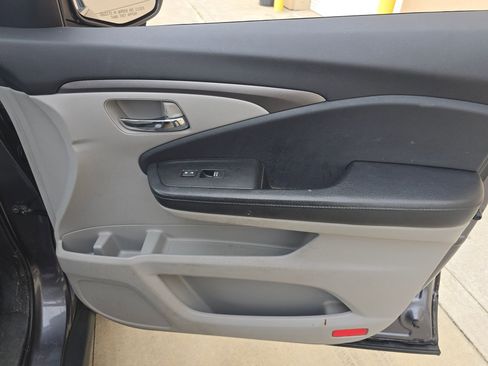 Used 2018 Honda Pilot EX image 32