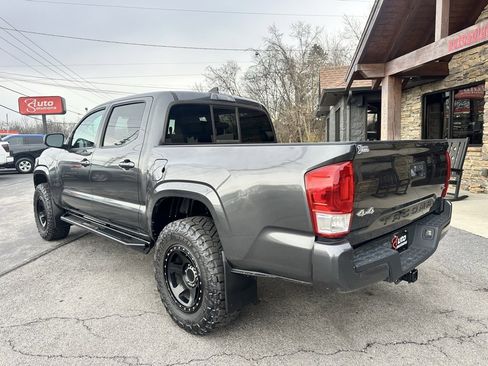 Used 2019 Toyota Tacoma SR image 3