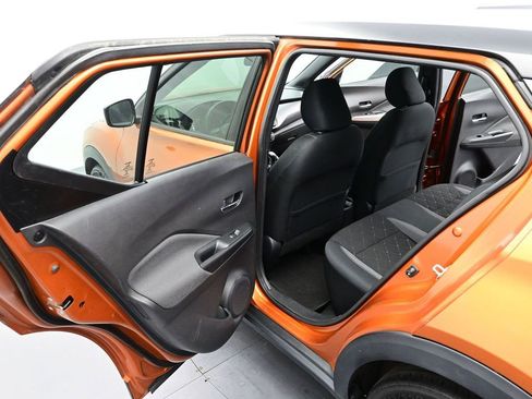 Used 2019 Nissan Kicks SV image 13