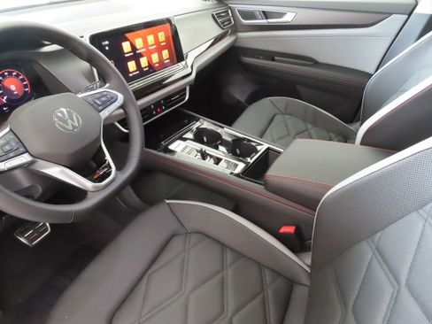 New 2025 Volkswagen Atlas Peak Edition SE image 22