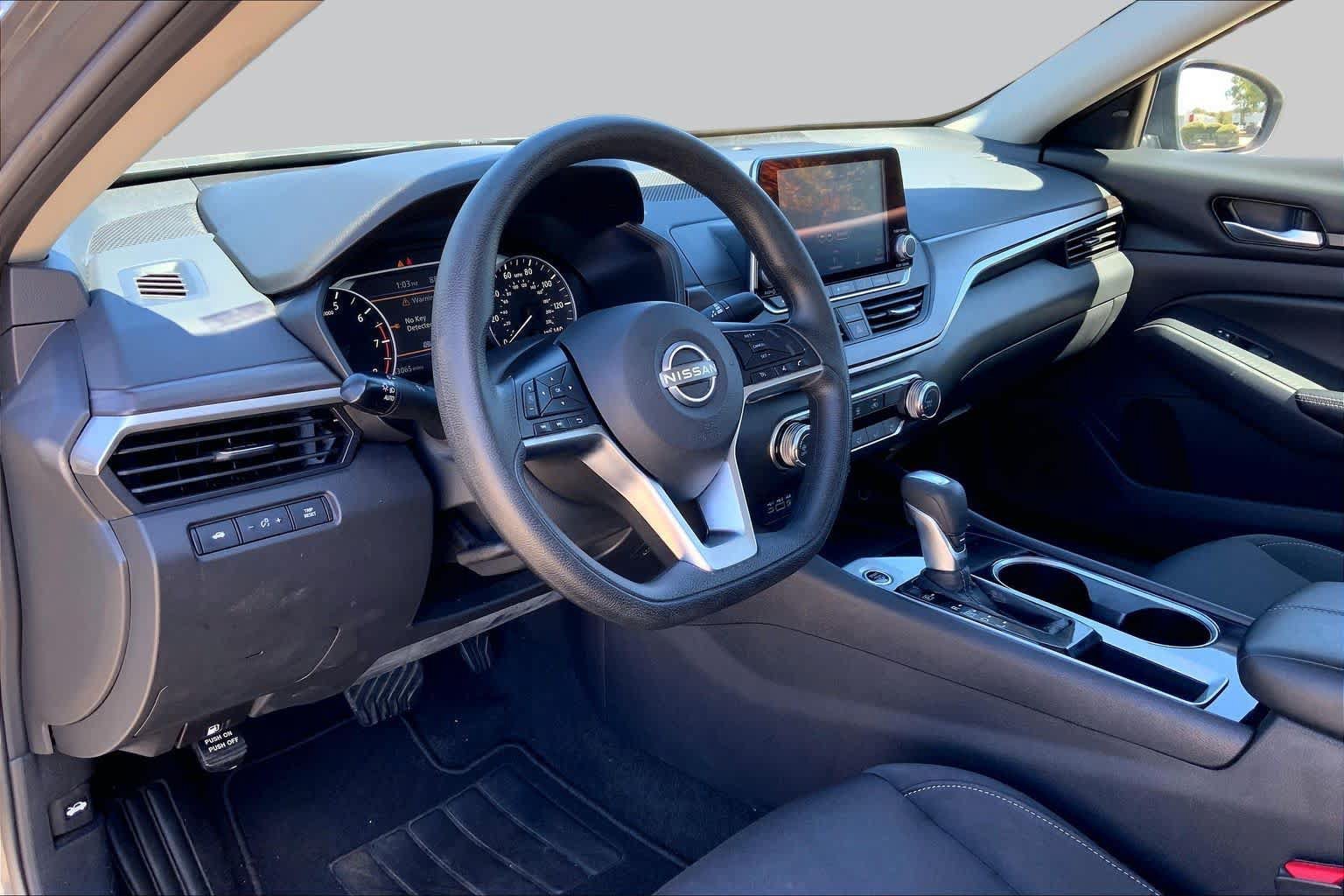 Used 2024 Nissan Altima 2.5 SV FWD image 17