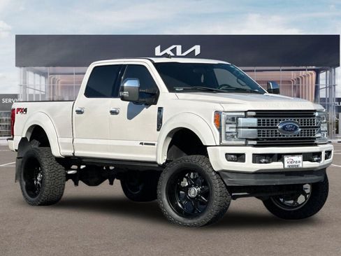 Used 2019 Ford F350 Platinum w/ Platinum Ultimate Package AWD/4WD image 2
