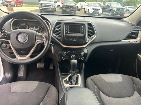 Used 2018 Jeep Cherokee Latitude w/ Mobile Office Group image 14