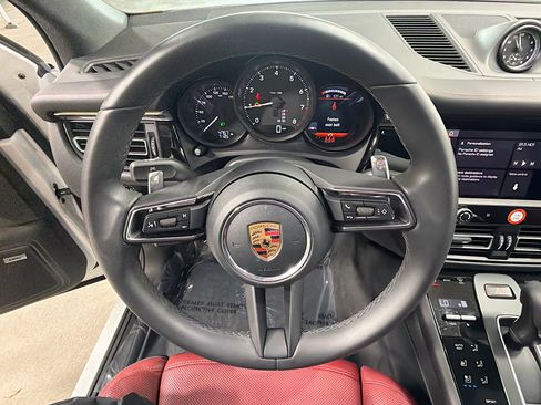 Used 2026 Porsche Macan AWD/4WD image 38