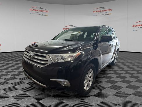 Used 2012 Toyota Highlander FWD w/ Tech Pkg image 3