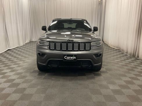 Used 2020 Jeep Grand Cherokee Altitude image 3