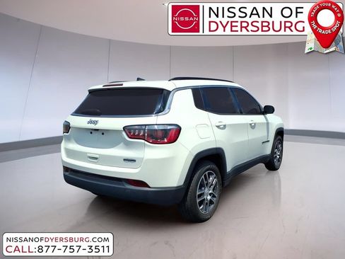 Used 2019 Jeep Compass Latitude FWD image 3