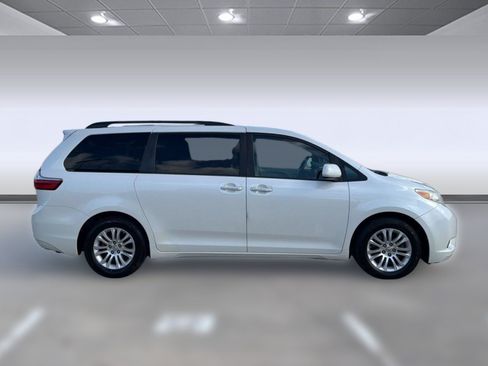 Used 2015 Toyota Sienna XLE Premium FWD image 8