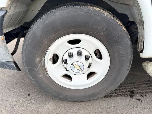 Used 2024 Chevrolet Express 2500 w/ Driver Convenience Package image 10