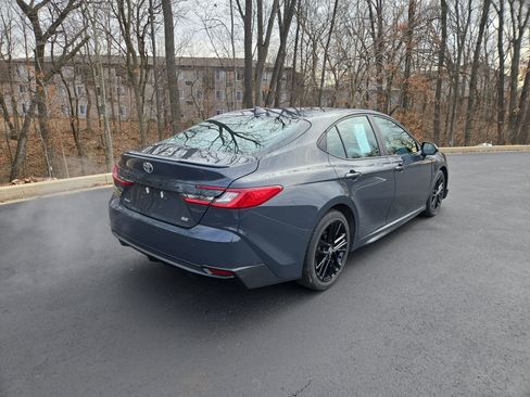 Used 2025 Toyota Camry LE image 3