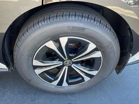 Certified 2022 Toyota Venza LE AWD/4WD image 29
