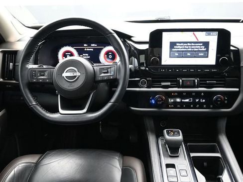 Used 2023 Nissan Pathfinder Platinum image 9