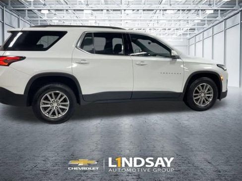 Used 2023 Chevrolet Traverse LT w/ Rear Camera Mirror Package AWD/4WD image 2