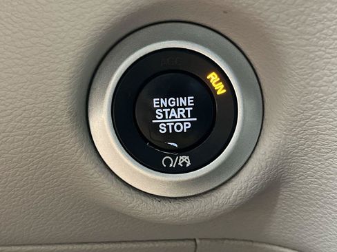 Used 2018 Chrysler Pacifica Touring Plus FWD image 18